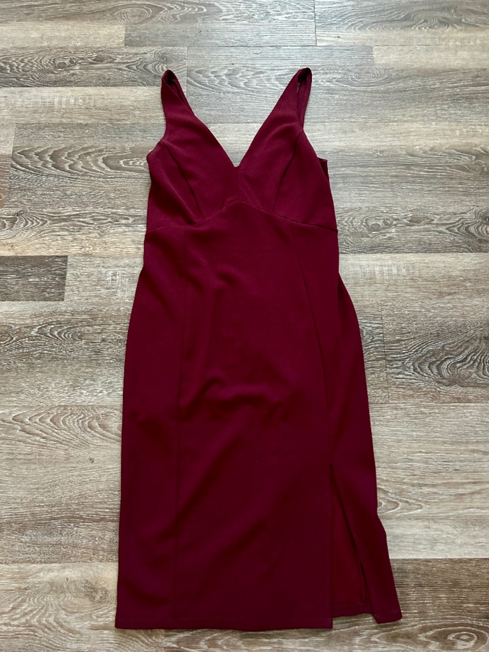 Lulu’s Medium 6-8 Wine Red Bodycon V-neck MIDI Dress with side slit